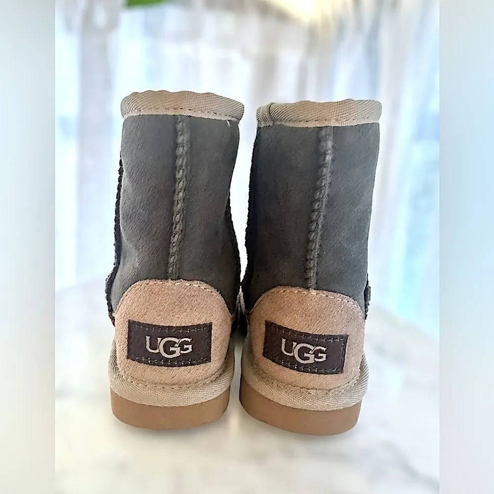 UGG Toddler Kids Classic Short II Boots Size 7